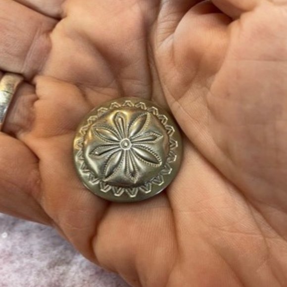Very Nice Flower Design Silver Concho Button - Picture 5 of 6